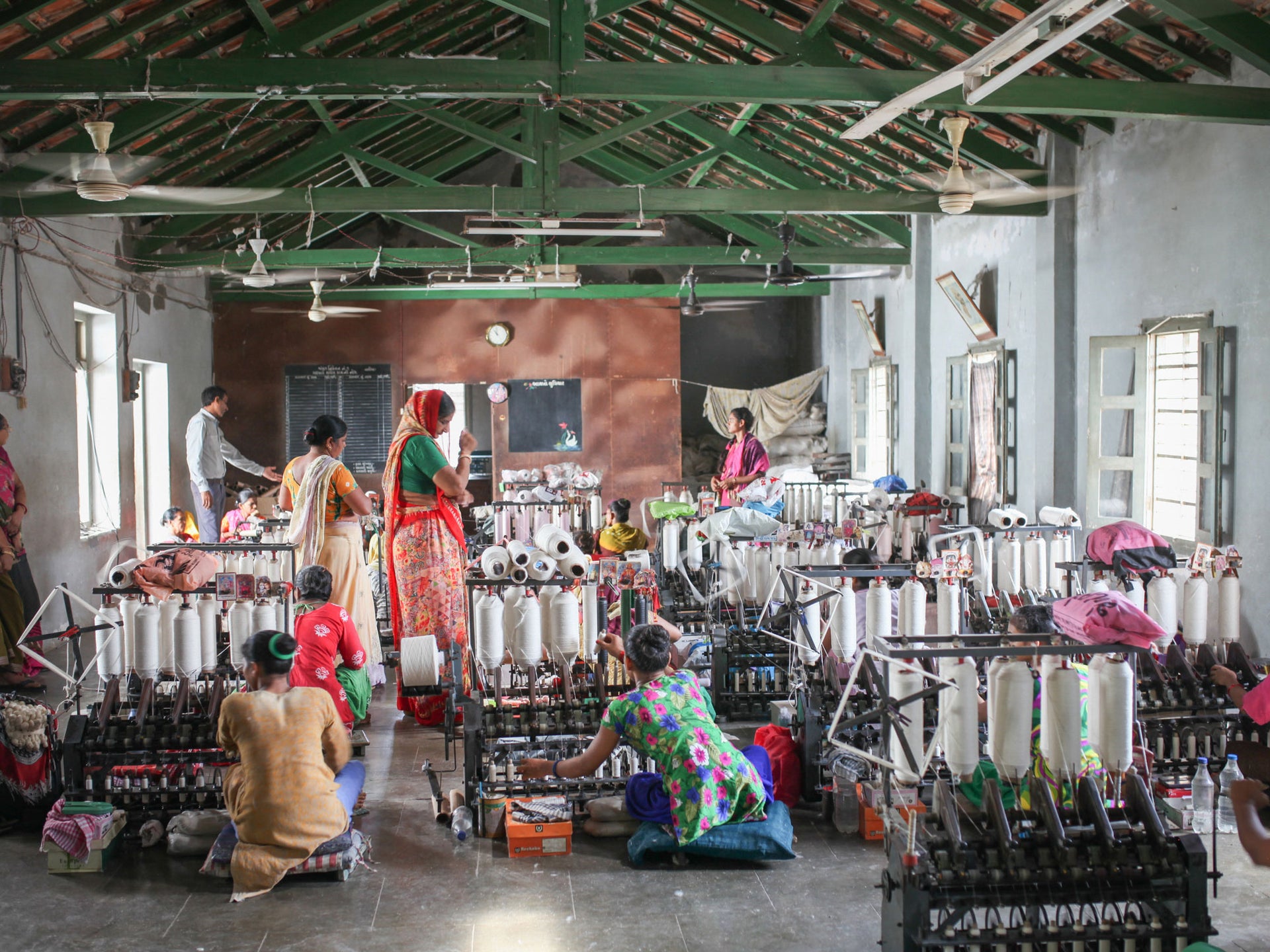 The workshop is operated by Udyog Bharti, a khadi cooperative that partners with our supply chain partner Arvind Ltd. to produce handwoven textiles for Patagonia.